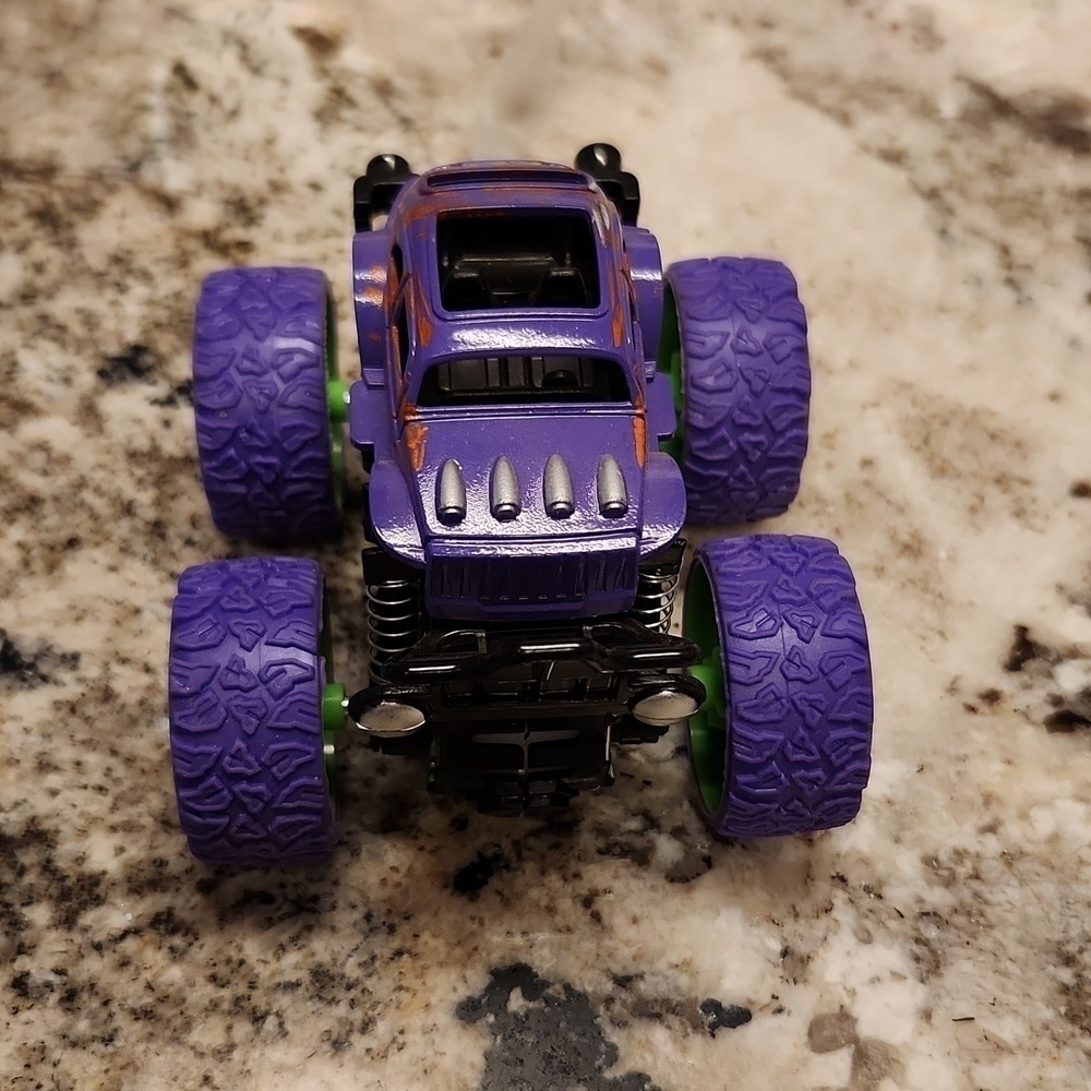 Rev up purple car Rumble - Picture 3 of 7